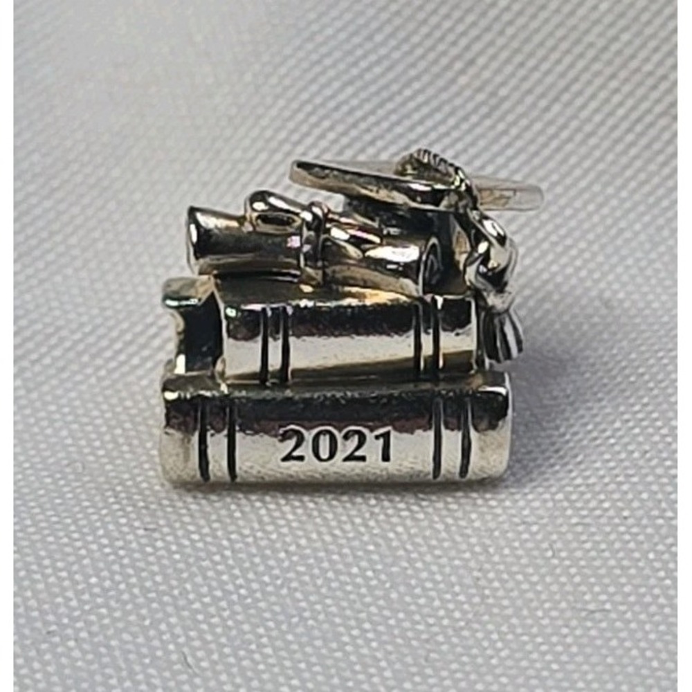 Retired Pandora 2021 Graduation Charm #799325C00